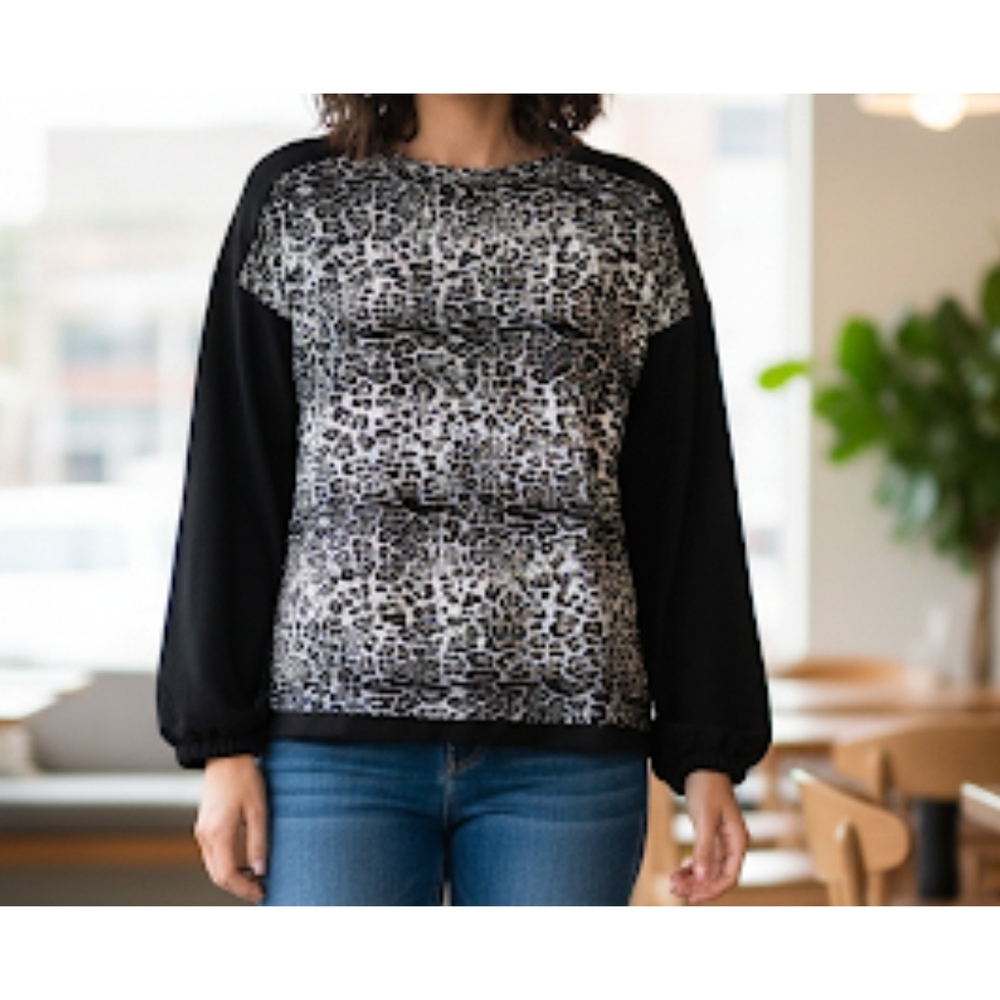 Forever 21 Black and Leopard Print Sweatshirt, M, GUC✔️